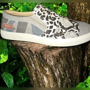Stylish Women's Slip-On Sneakers